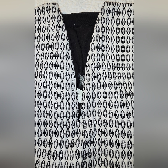 Ann Taylor White & Black Geometric Skirt Womens Size 6 - Picture 4 of 9